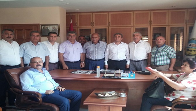 AK Parti İlçe Teşkilatı ve Milletvekili Adayı Taşkın, Tarsus'ta Odaları Gezdi