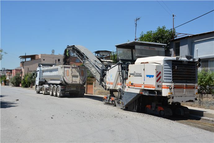 Büyükşehir Belediyesi’nden Tarsus Gaziler Mahallesinde Cadde Yenilme Çalışması
