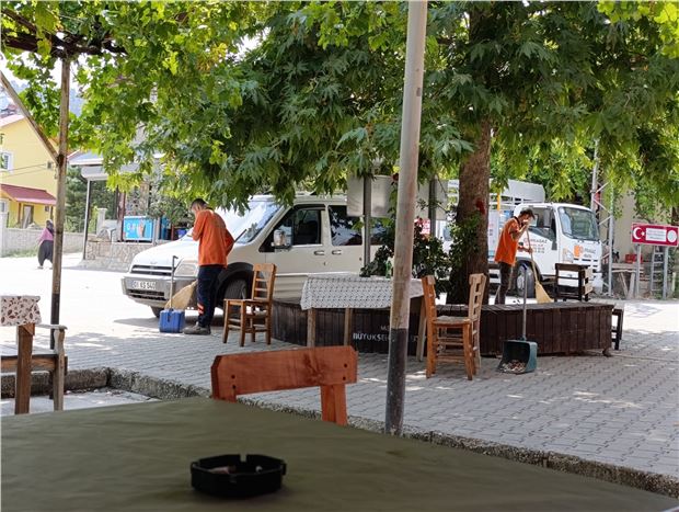 Büyükşehir Belediyesi Ekipleri Çamlıyayla’da  Yol Bakım ve Temizlik Çalışması Yaptı